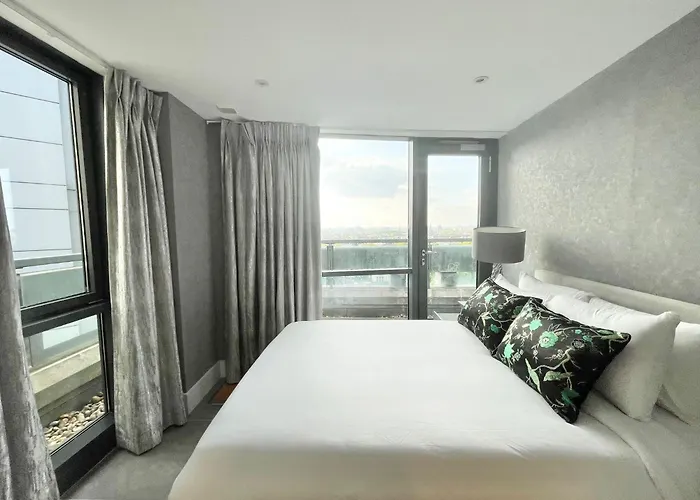 Beautiful 3 Bdr With Ac And Terrace In Paddington