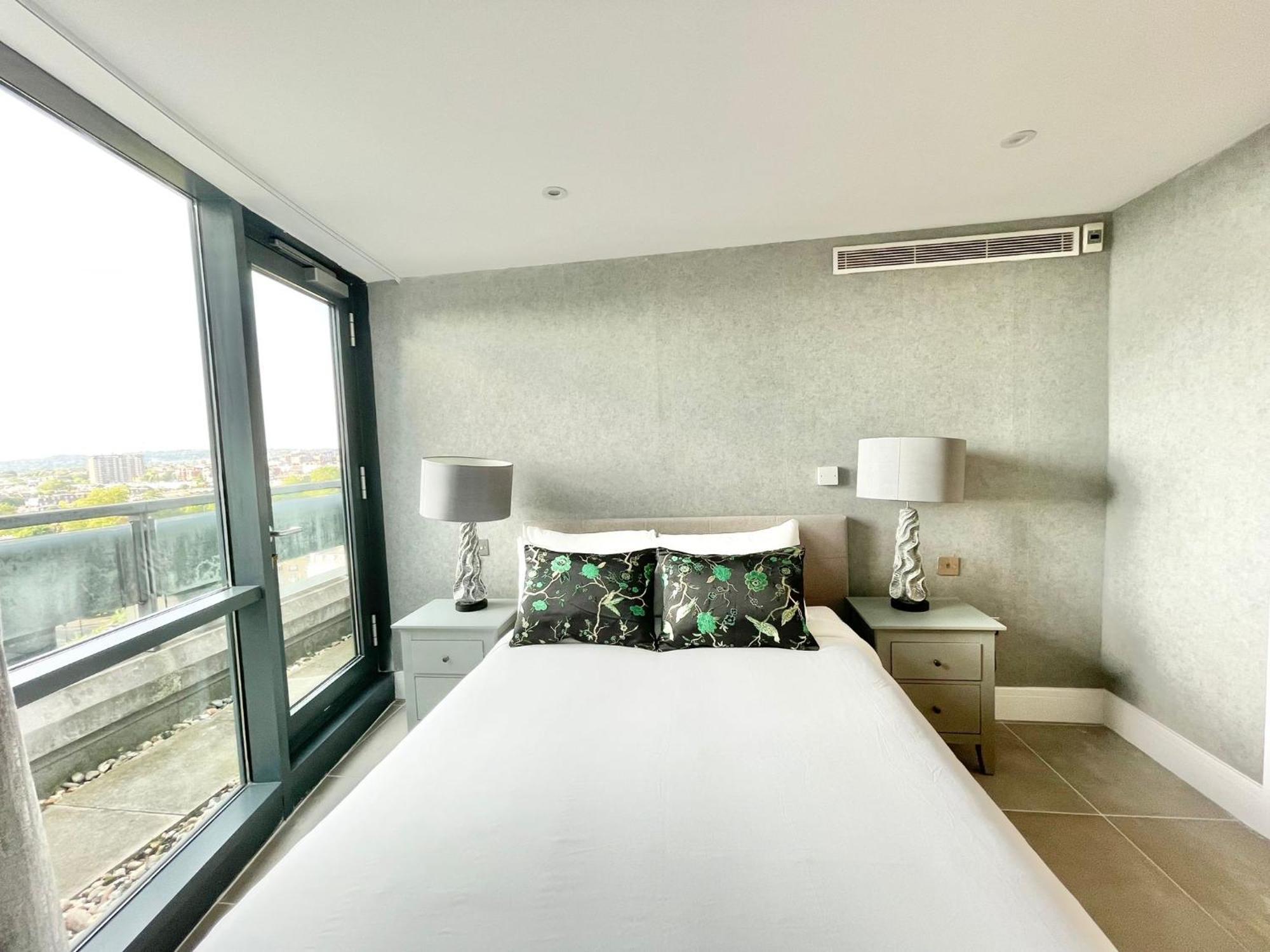 Beautiful 3 Bdr With Ac And Terrace In Paddington Londra
