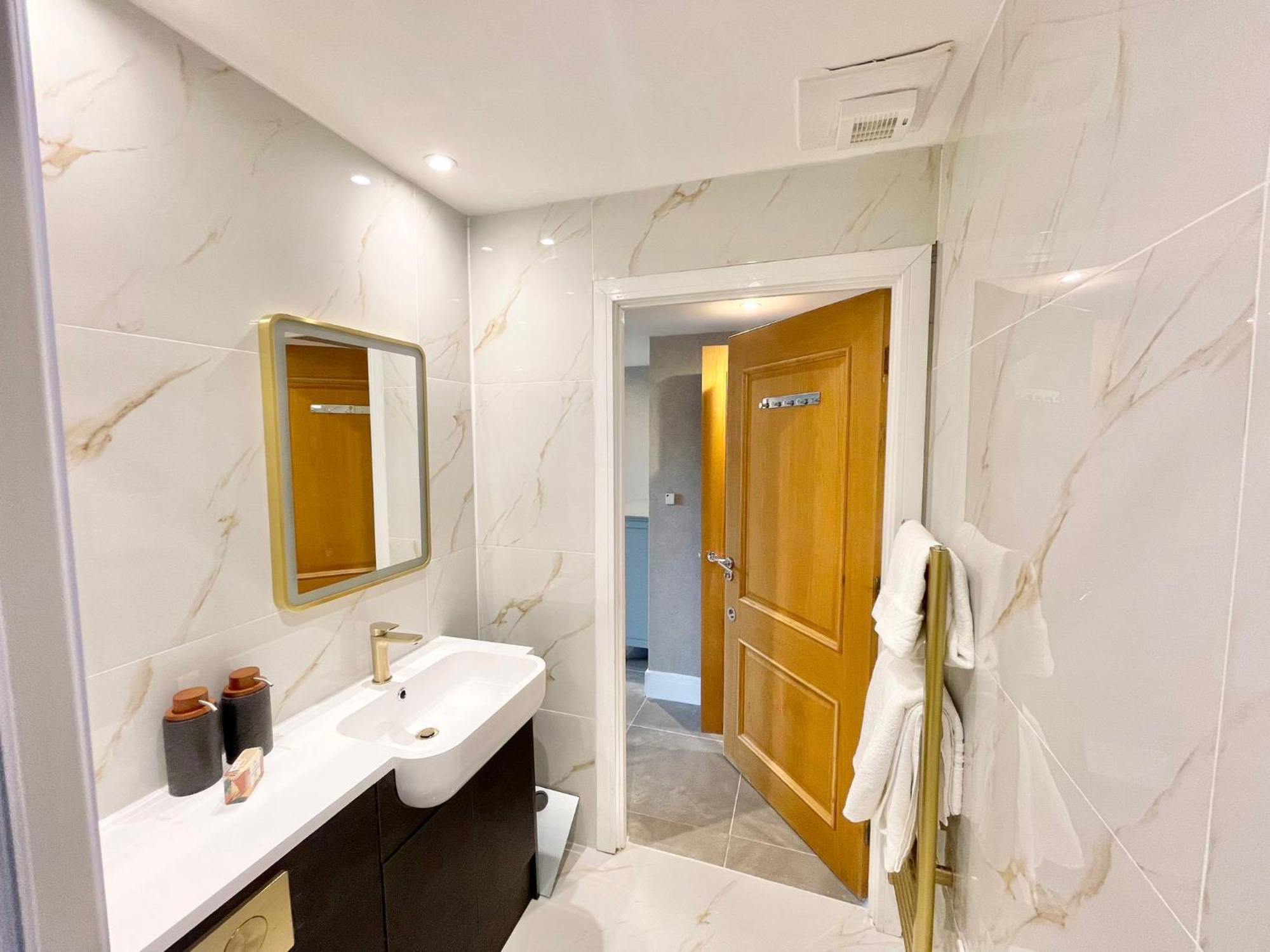 Appartamento Beautiful 3 Bdr With Ac And Terrace In Paddington Londra
