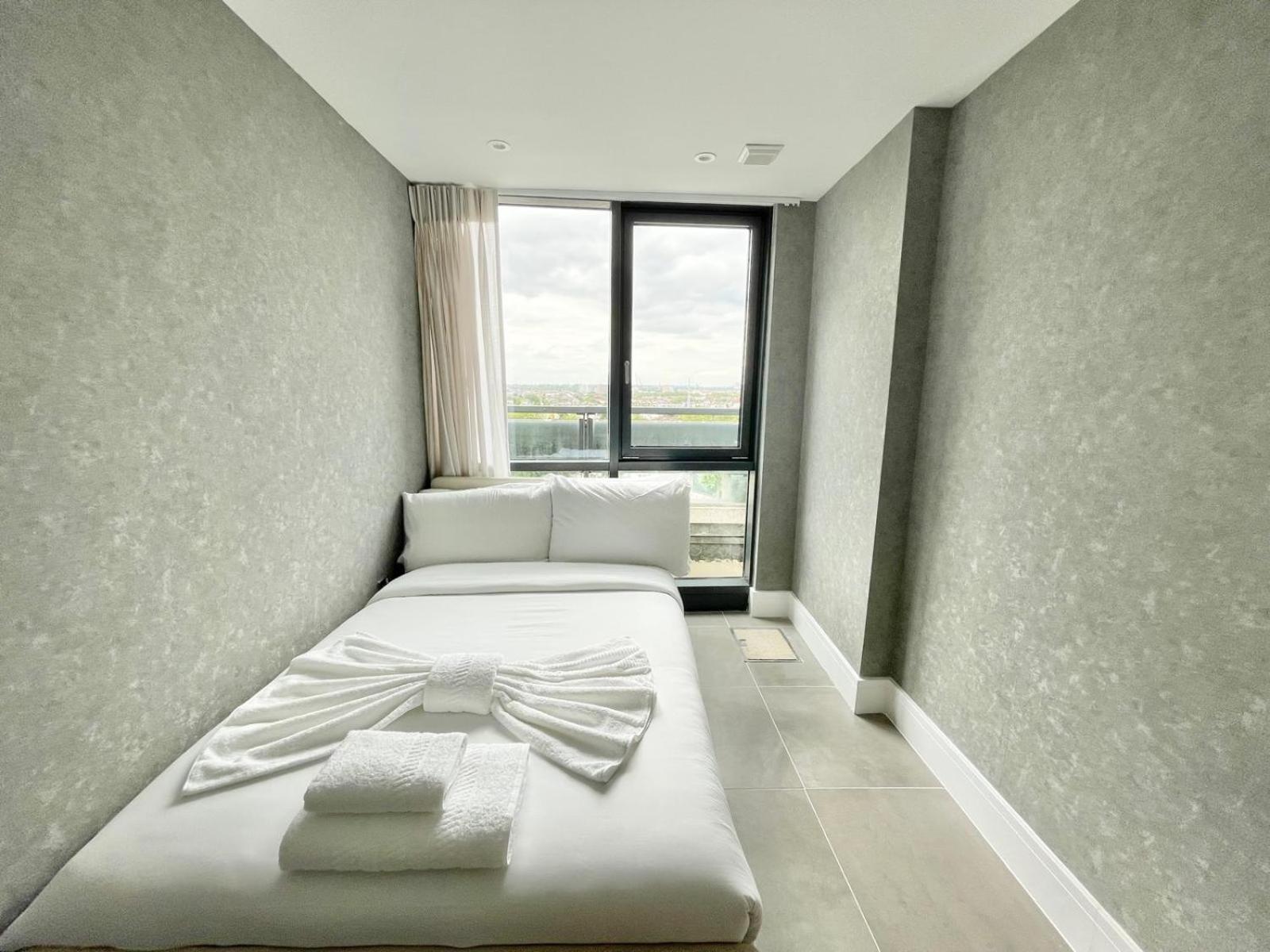Beautiful 3 Bdr With Ac And Terrace In Paddington Londra